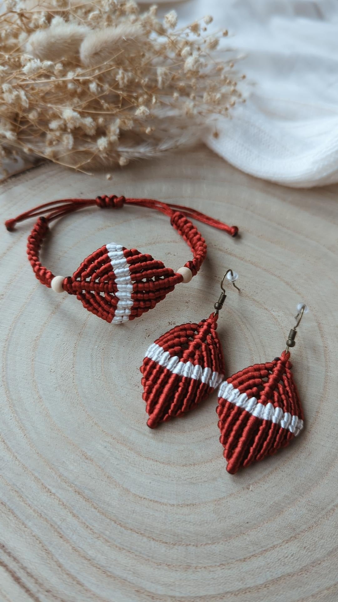 Do You Have The Pattern for This Micro-Macrame Bracelet?